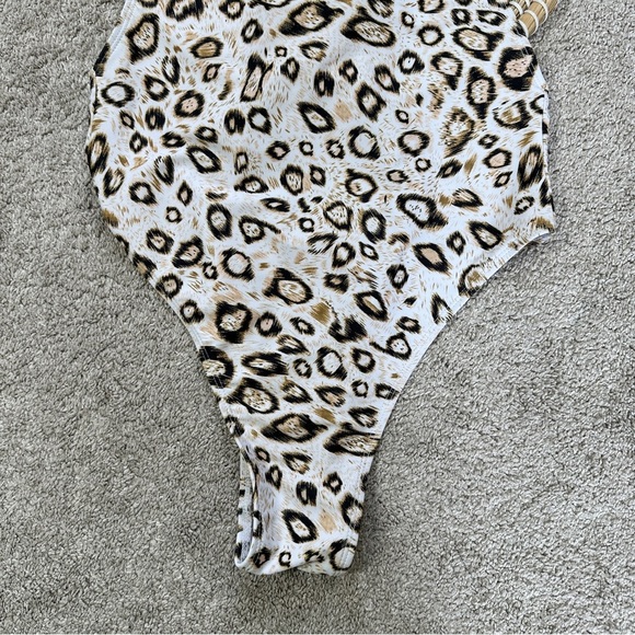 Lahana Swim Women’s Omala Cheeky One-Piece Swimsuit in Vintage Nude Leopard S - Picture 4 of 15